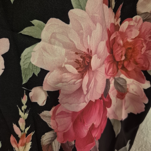 Elegant Floral V-Neck Camisole in Black and Pink. NWT - Picture 3 of 4